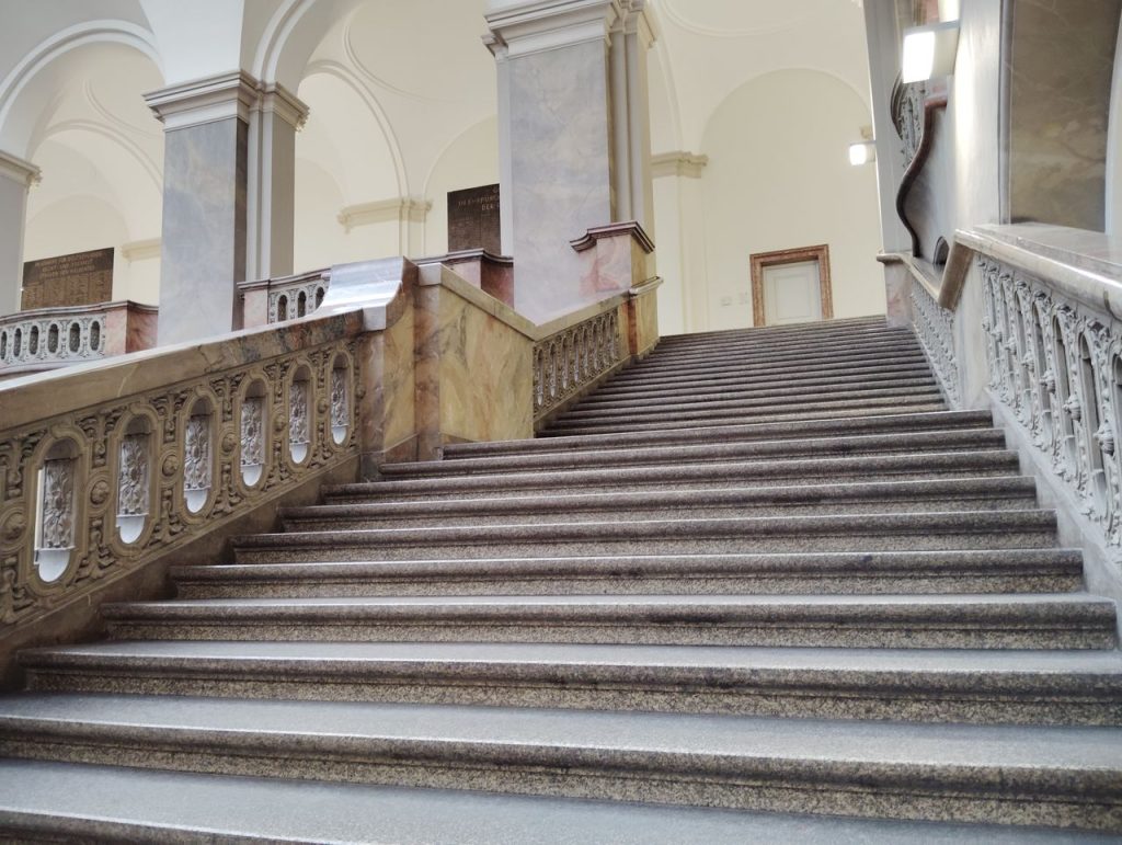 Rivestimenti di scale in marmo a Como